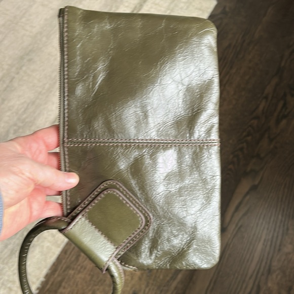 NEW HOBO Sable clutch wristlet in Deep Moss. - Picture 10 of 11